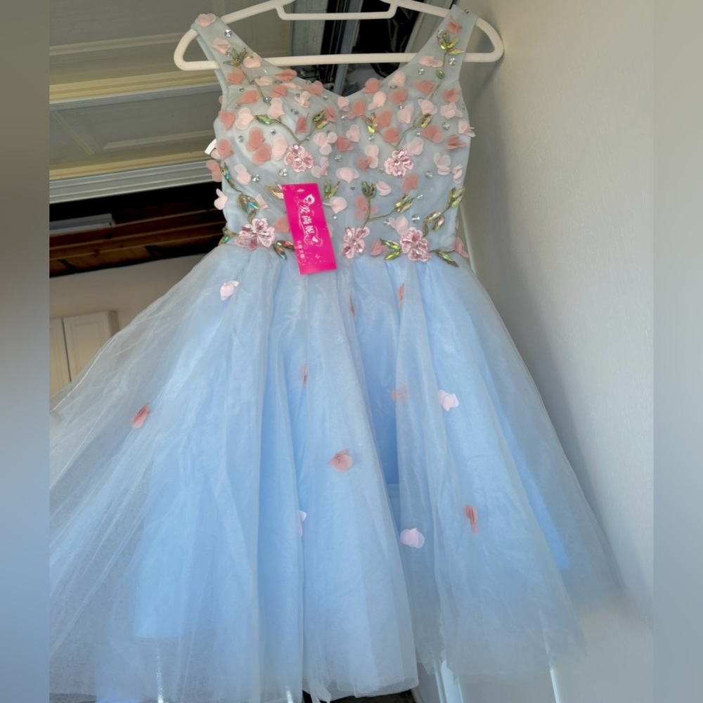 Gorgeous fairy like dress with 3d flowers